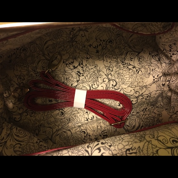 Brand new purse with shoulder straps . - Picture 4 of 4